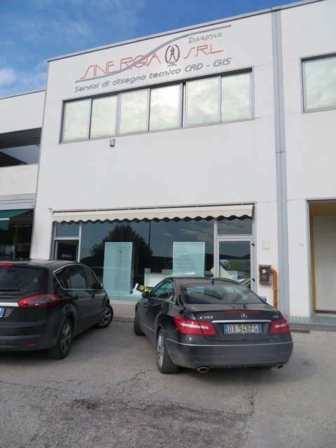 Immagine 12 di Negozio in vendita  in via Einaudi a Fano