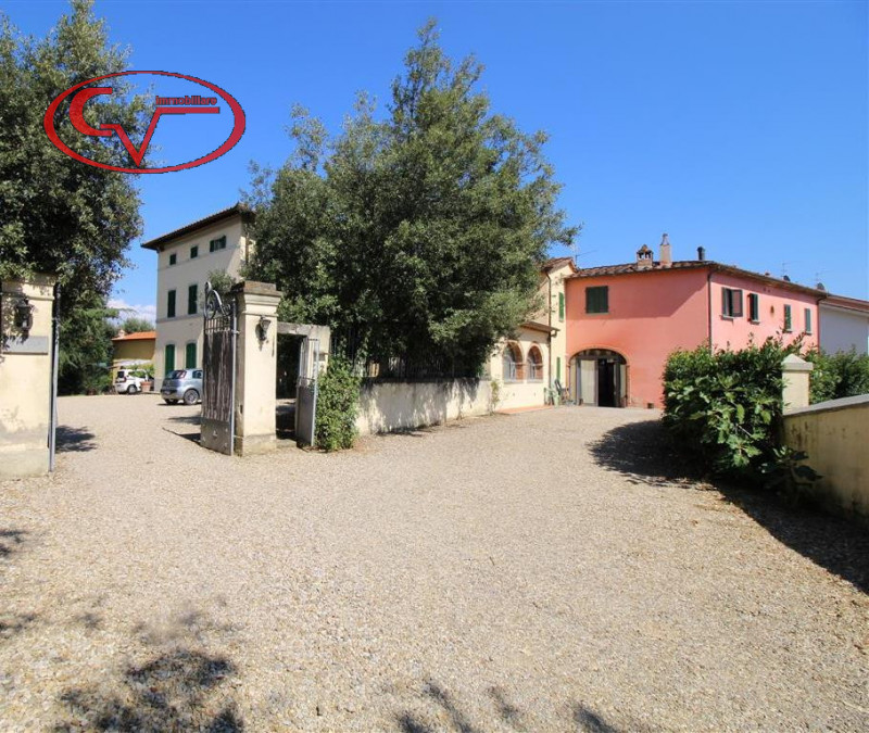 Immagine 2 di Villa in vendita  in via xxv aprile a Bucine