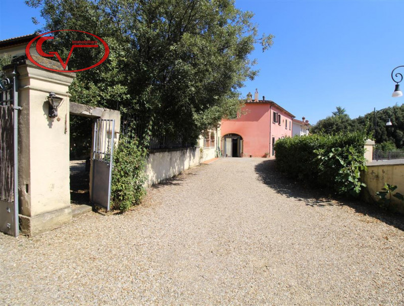 Immagine 3 di Villa in vendita  in via xxv aprile a Bucine