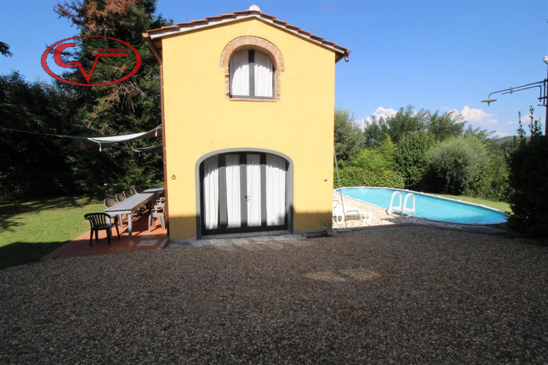 Immagine 10 di Villa in vendita  in via xxv aprile a Bucine
