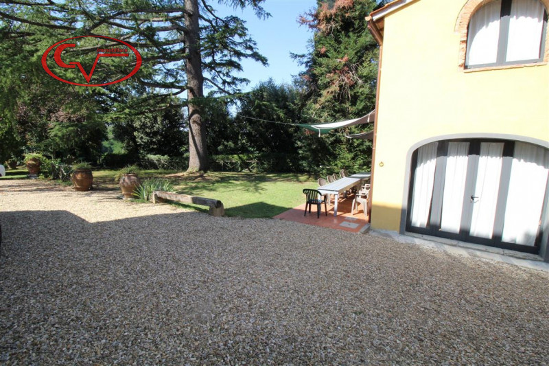 Immagine 11 di Villa in vendita  in via xxv aprile a Bucine