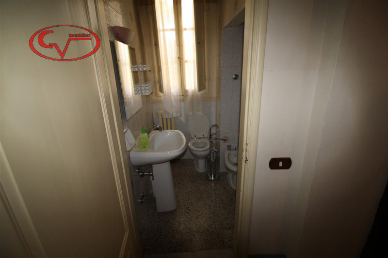 Immagine 30 di Villa in vendita  in via xxv aprile a Bucine