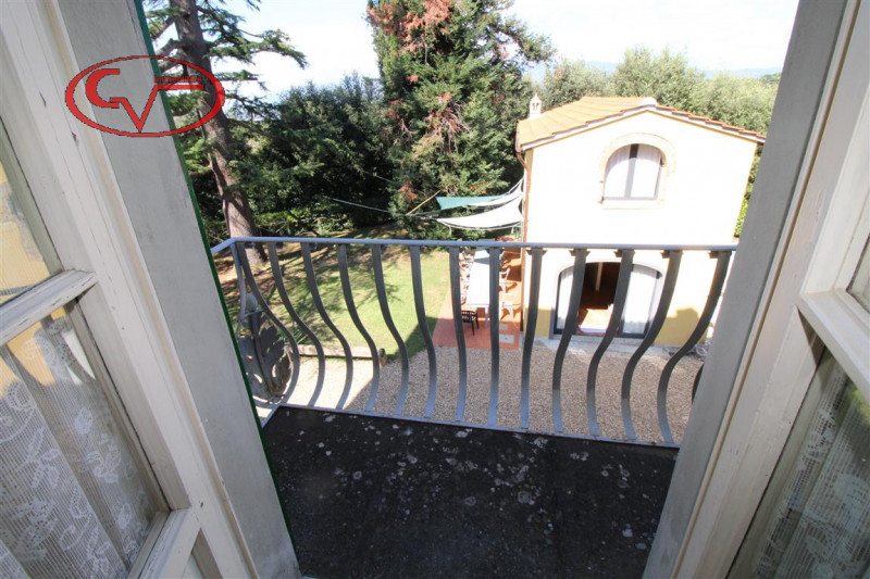 Immagine 32 di Villa in vendita  in via xxv aprile a Bucine