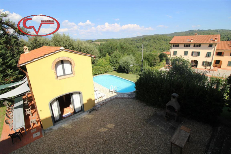 Immagine 33 di Villa in vendita  in via xxv aprile a Bucine