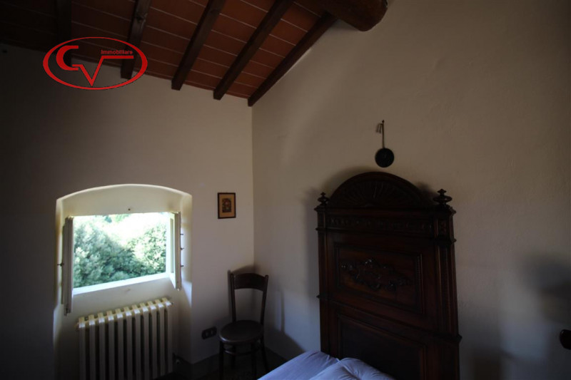 Immagine 40 di Villa in vendita  in via xxv aprile a Bucine