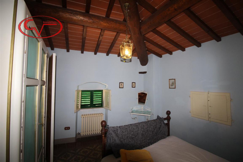 Immagine 42 di Villa in vendita  in via xxv aprile a Bucine