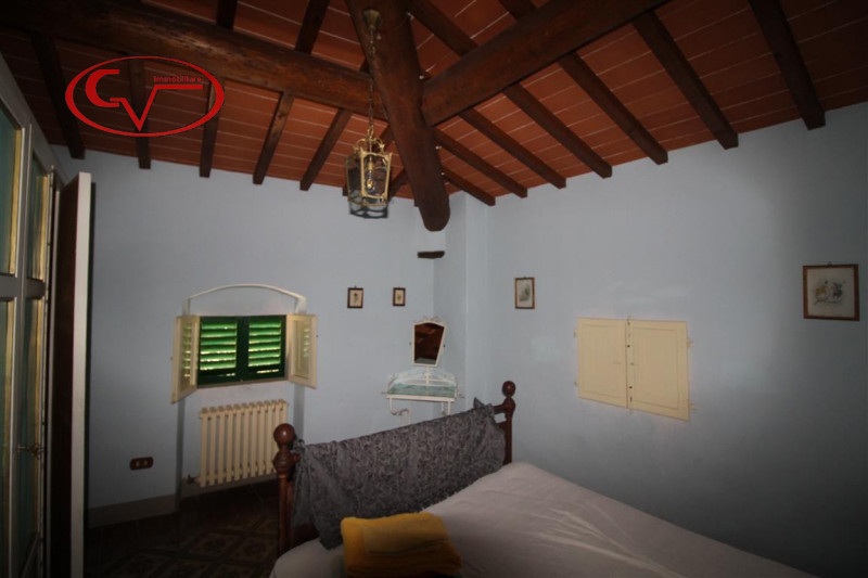 Immagine 43 di Villa in vendita  in via xxv aprile a Bucine