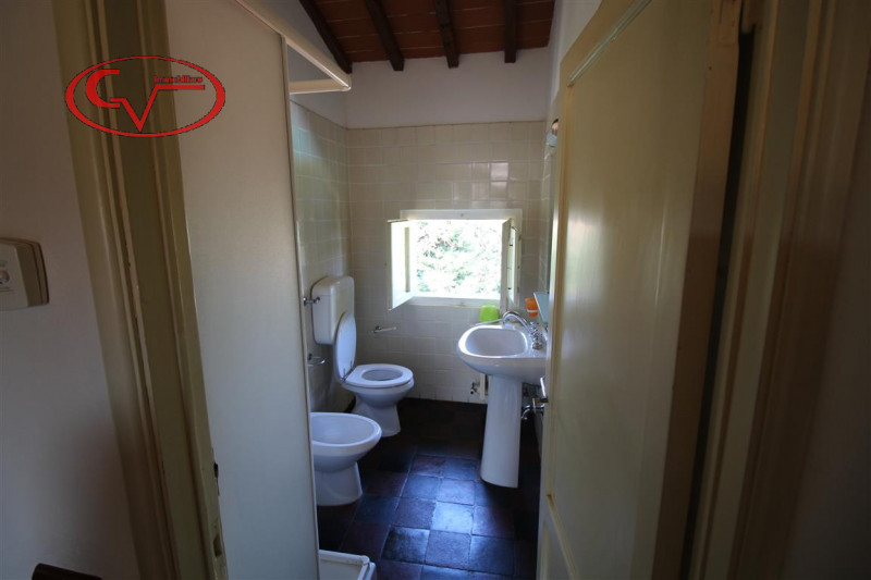 Immagine 45 di Villa in vendita  in via xxv aprile a Bucine