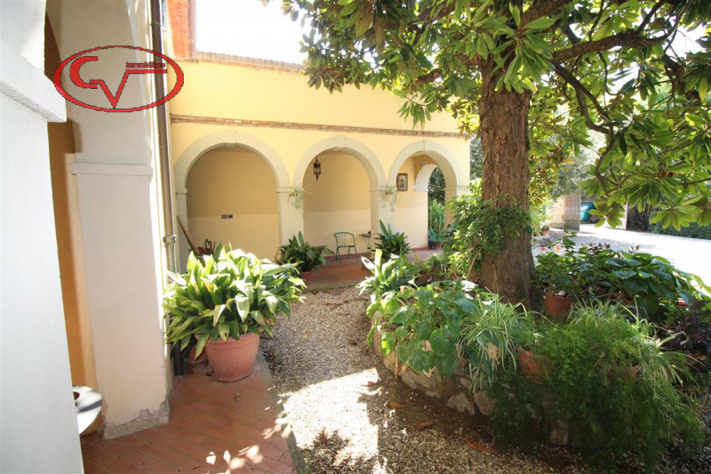 Immagine 51 di Villa in vendita  in via xxv aprile a Bucine