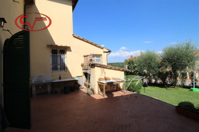 Immagine 52 di Villa in vendita  in via xxv aprile a Bucine