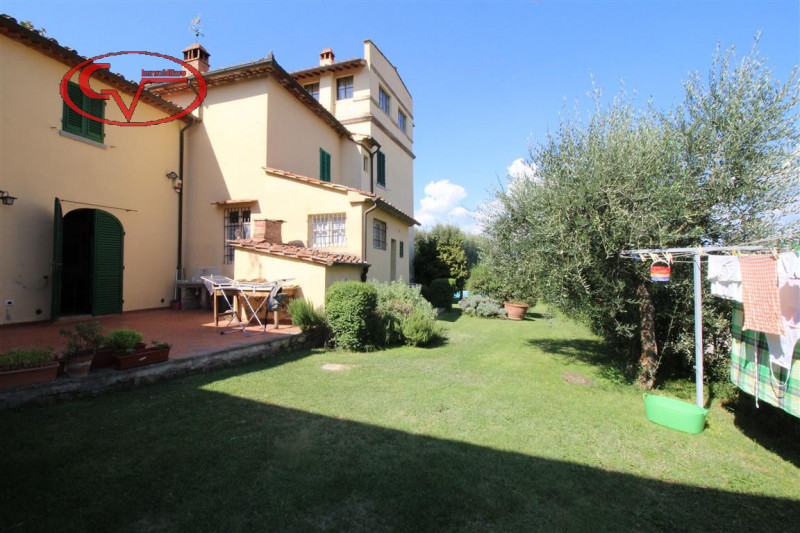 Immagine 53 di Villa in vendita  in via xxv aprile a Bucine