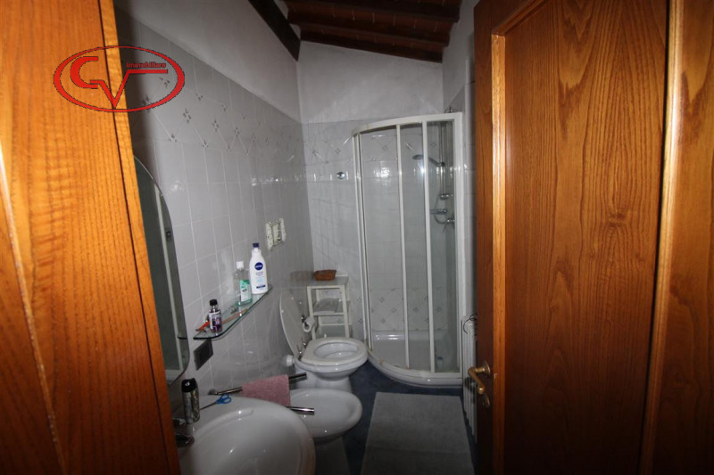 Immagine 60 di Villa in vendita  in via xxv aprile a Bucine