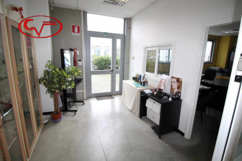 Immagine 17 di Capannone industriale in vendita  in via giacomo leopardi a Montevarchi