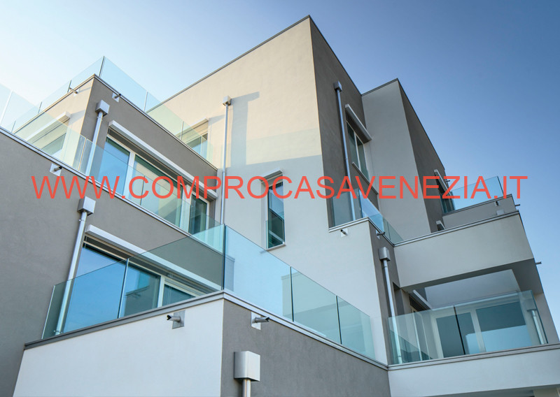 Immagine 2 di Appartamento in vendita  in QUERINI a Venezia