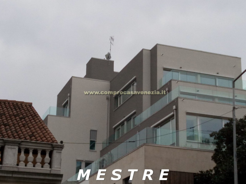 Immagine 6 di Appartamento in vendita  in QUERINI a Venezia