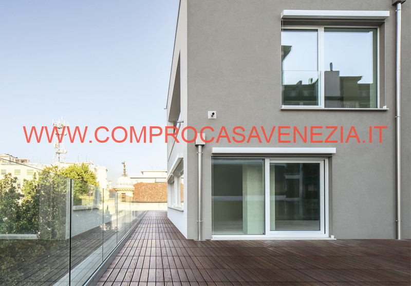 Immagine 8 di Appartamento in vendita  in QUERINI a Venezia