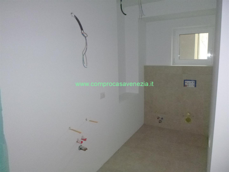 Immagine 14 di Appartamento in vendita  in QUERINI a Venezia