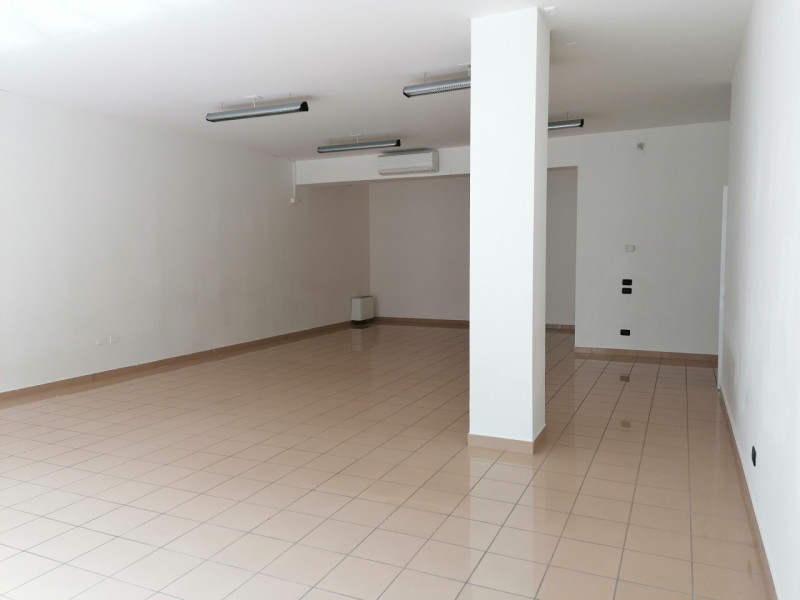 Immagine 3 di Negozio in affitto  in Via Gramsci a Cadoneghe