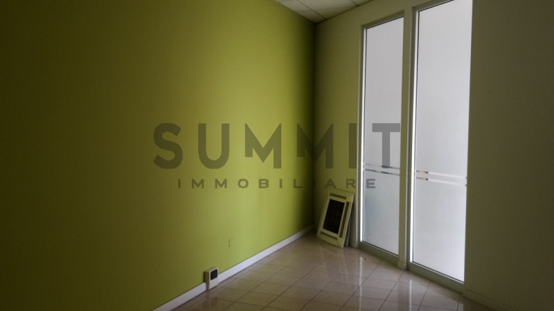 Immagine 5 di Ufficio in affitto  in Schio a Schio