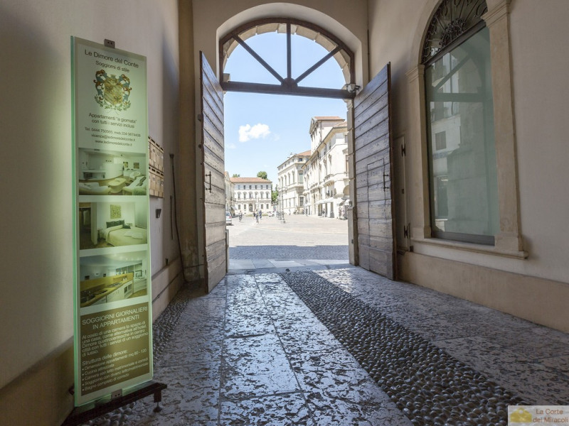 Immagine 6 di Ufficio in affitto  in Piazza del Castello 30 a Vicenza
