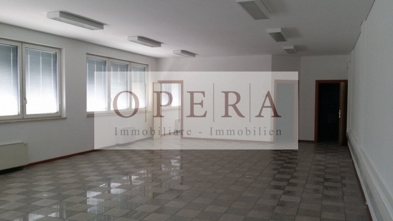 Immagine 2 di Ufficio in affitto  in via Pacinotti a Bolzano