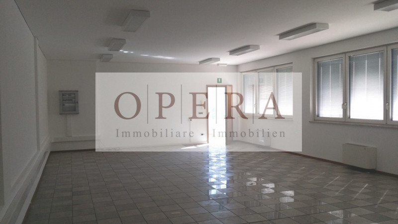 Immagine 3 di Ufficio in affitto  in via Pacinotti a Bolzano