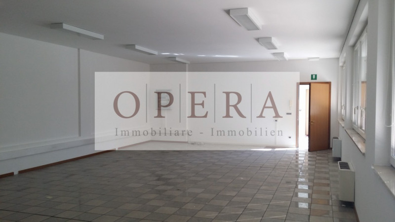 Immagine 4 di Ufficio in affitto  in via Pacinotti a Bolzano