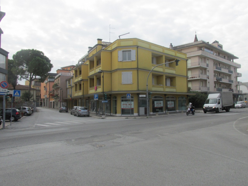 Immagine 2 di Negozio in vendita  a Savignano Sul Rubicone