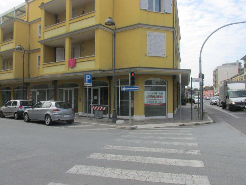 Immagine 3 di Negozio in vendita  a Savignano Sul Rubicone