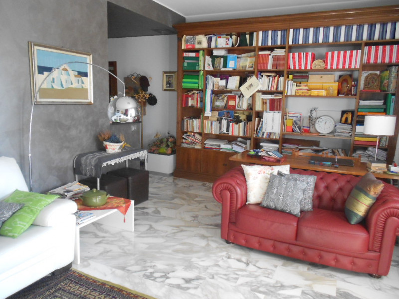 Immagine 2 di Appartamento in vendita  in via vittorio emanuele a Alba