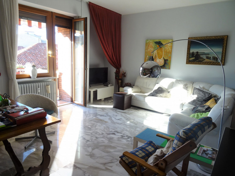 Immagine 3 di Appartamento in vendita  in via vittorio emanuele a Alba