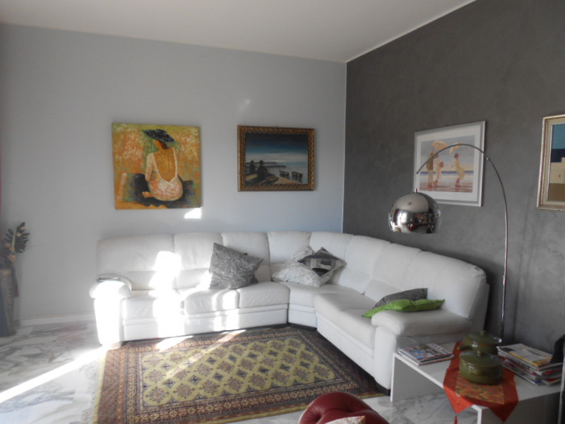 Immagine 4 di Appartamento in vendita  in via vittorio emanuele a Alba