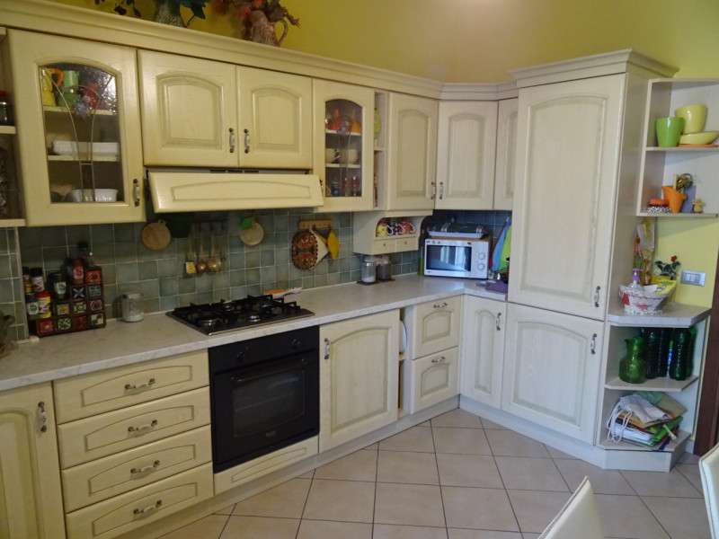 Immagine 6 di Appartamento in vendita  in via vittorio emanuele a Alba