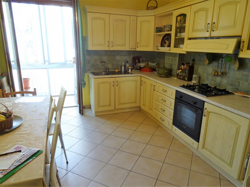 Immagine 7 di Appartamento in vendita  in via vittorio emanuele a Alba