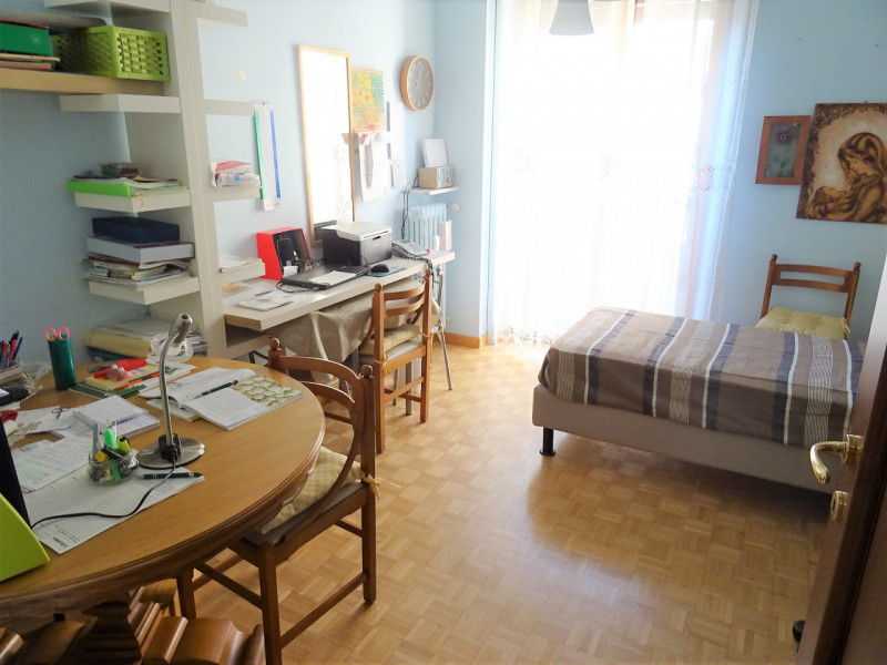 Immagine 11 di Appartamento in vendita  in via vittorio emanuele a Alba