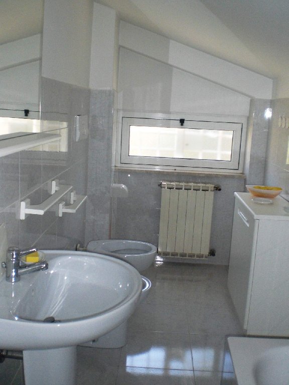 Immagine 8 di Villa in vendita  a Tivoli