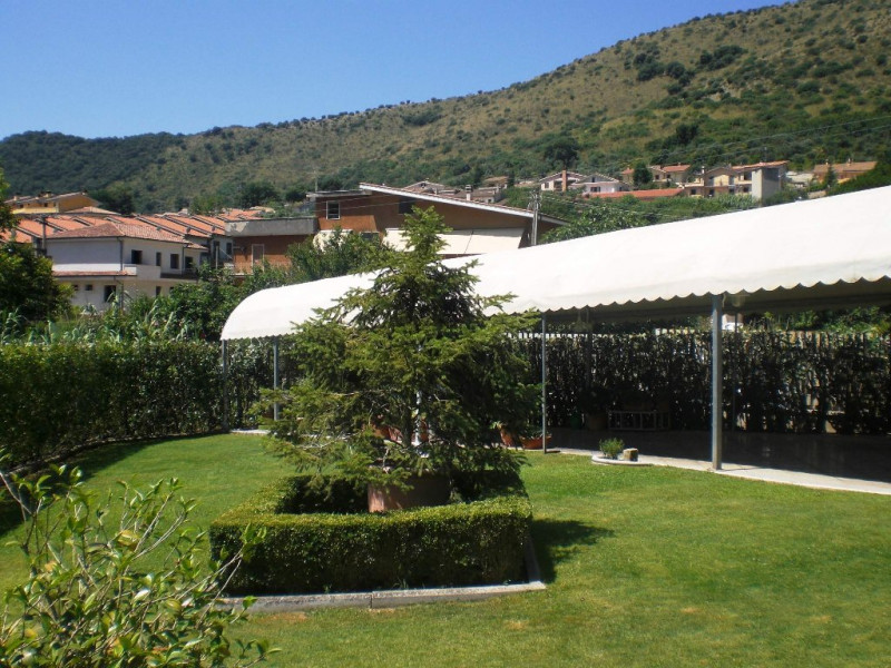 Immagine 12 di Villa in vendita  a Tivoli