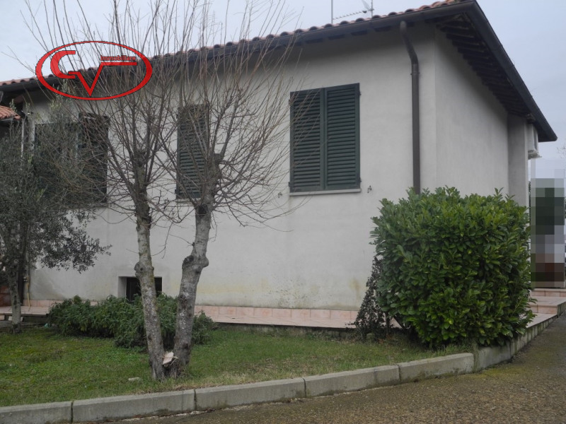Immagine 2 di Villa in vendita  a Bucine