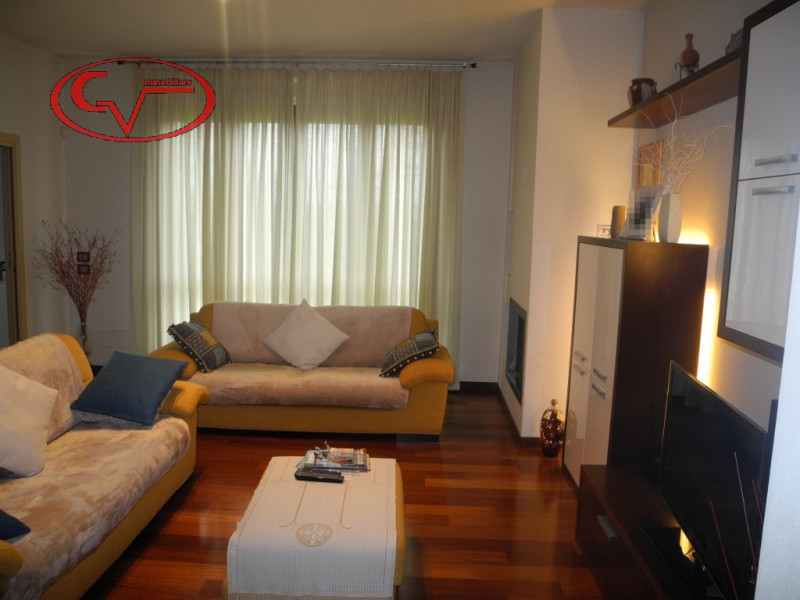 Immagine 9 di Villa in vendita  a Bucine