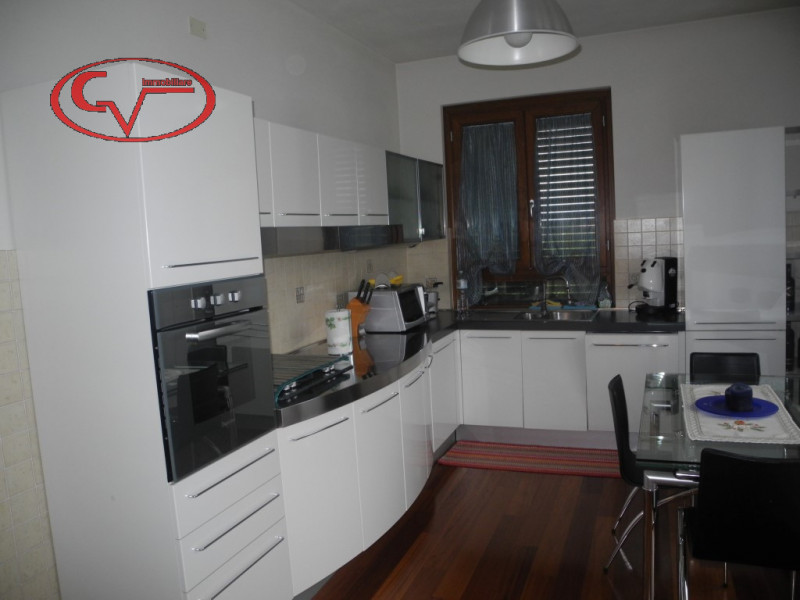 Immagine 11 di Villa in vendita  a Bucine