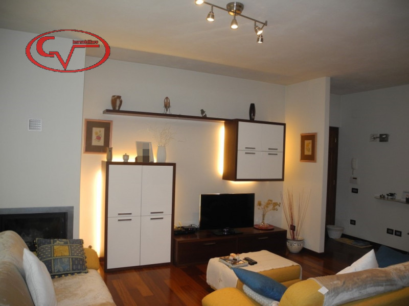 Immagine 12 di Villa in vendita  a Bucine