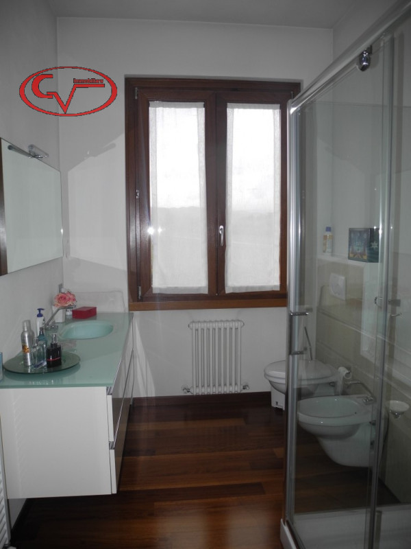 Immagine 15 di Villa in vendita  a Bucine