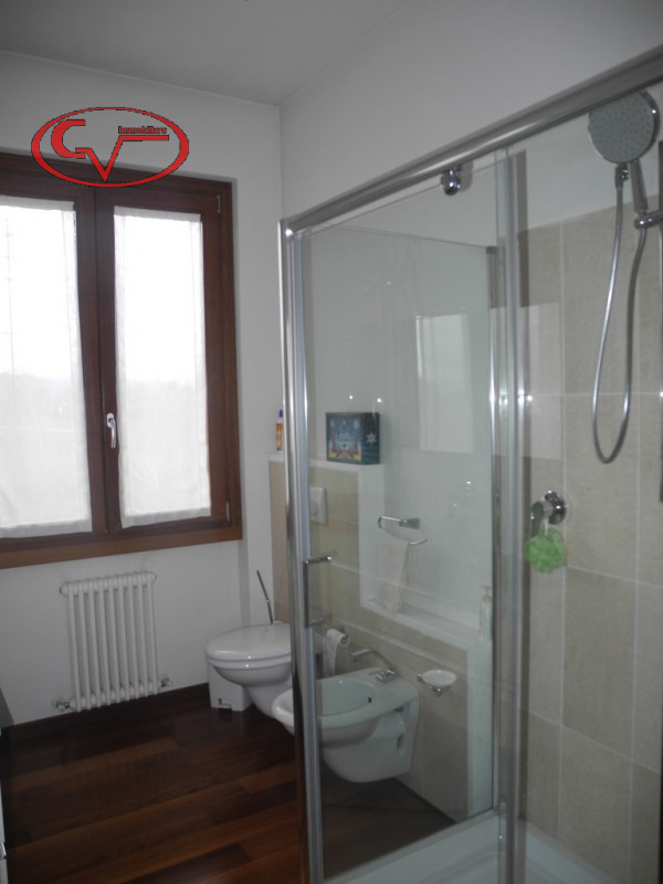 Immagine 16 di Villa in vendita  a Bucine