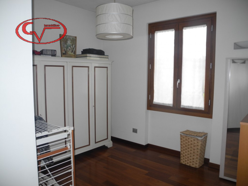 Immagine 17 di Villa in vendita  a Bucine