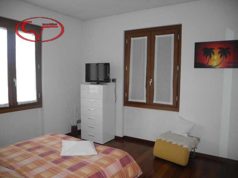 Immagine 18 di Villa in vendita  a Bucine