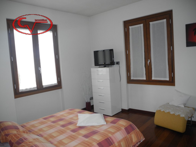 Immagine 19 di Villa in vendita  a Bucine