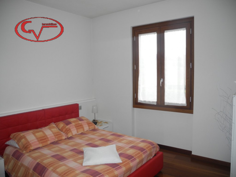 Immagine 21 di Villa in vendita  a Bucine