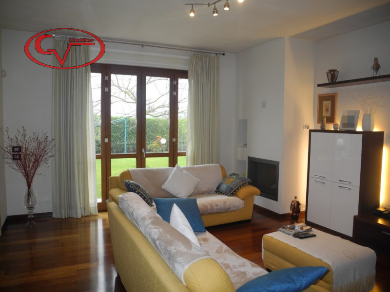 Immagine 22 di Villa in vendita  a Bucine