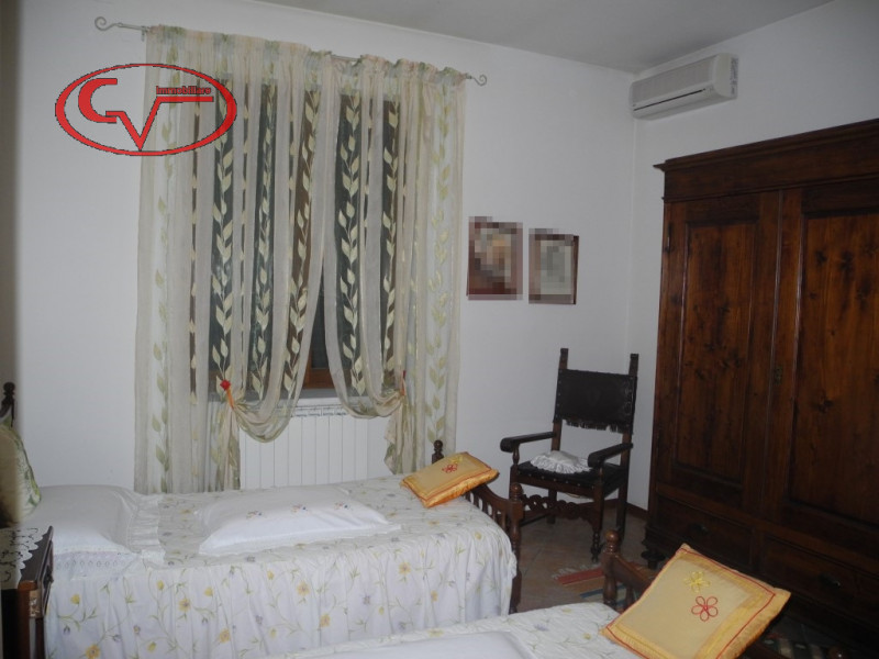 Immagine 33 di Villa in vendita  a Bucine