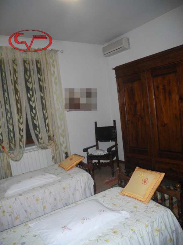 Immagine 34 di Villa in vendita  a Bucine